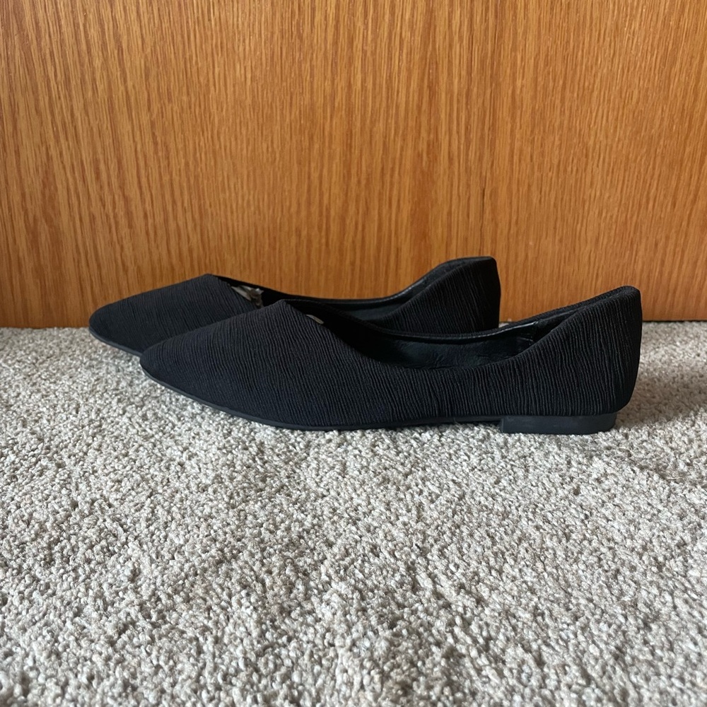 NEW Black flats
